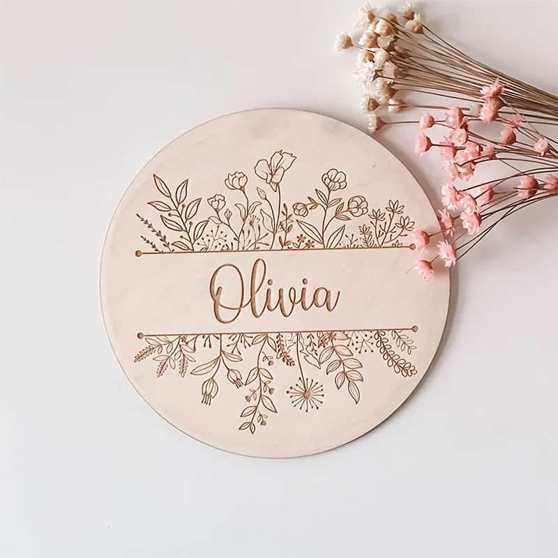 Woodworking Room - Personalisierte Blumen-Gravur Namensplakette, Maßgefertigtes Rundes Holzschild,